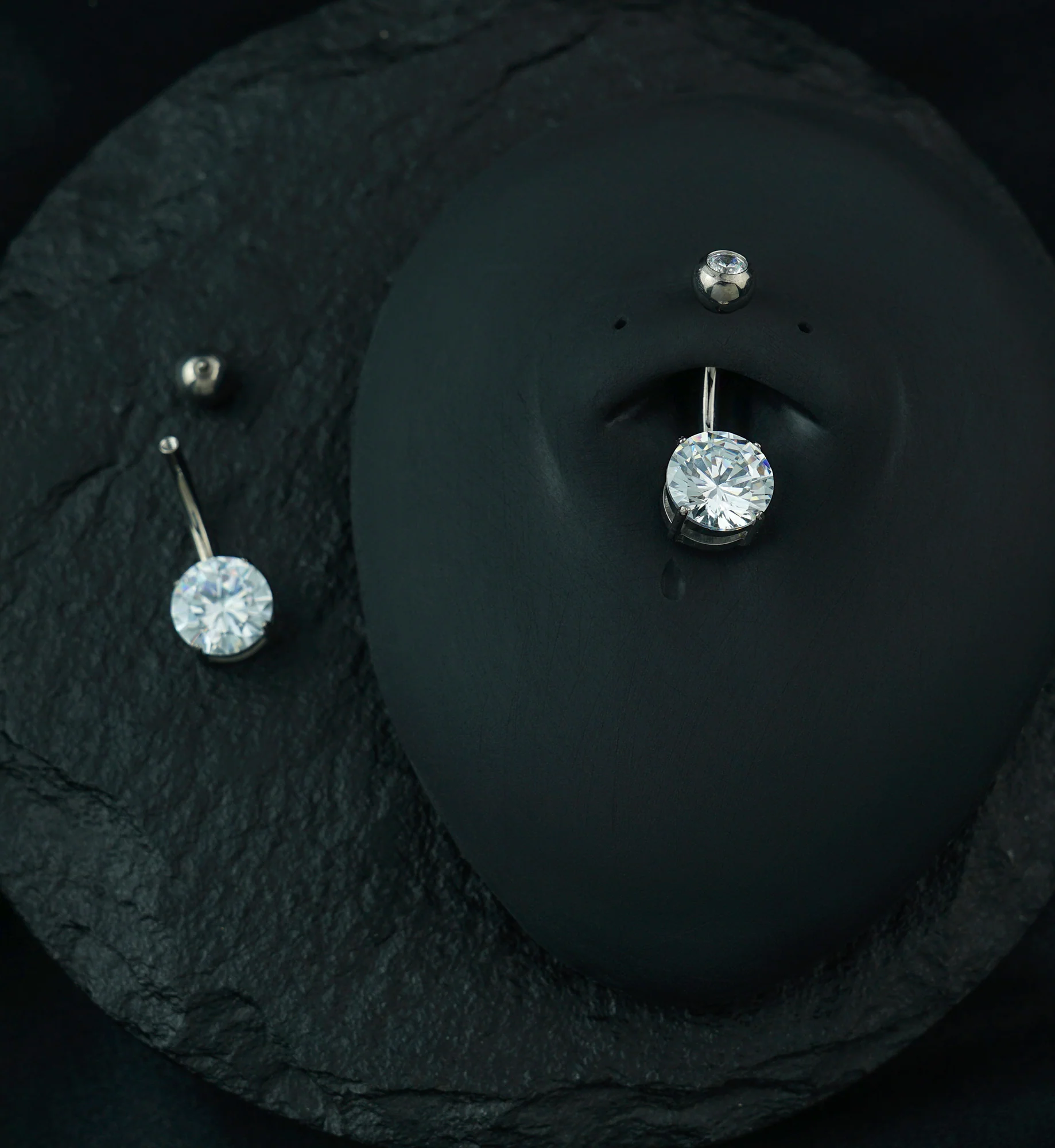 Clear CZ Prong/Bezel Internally Threaded Titanium Belly Button Ring - Image 2