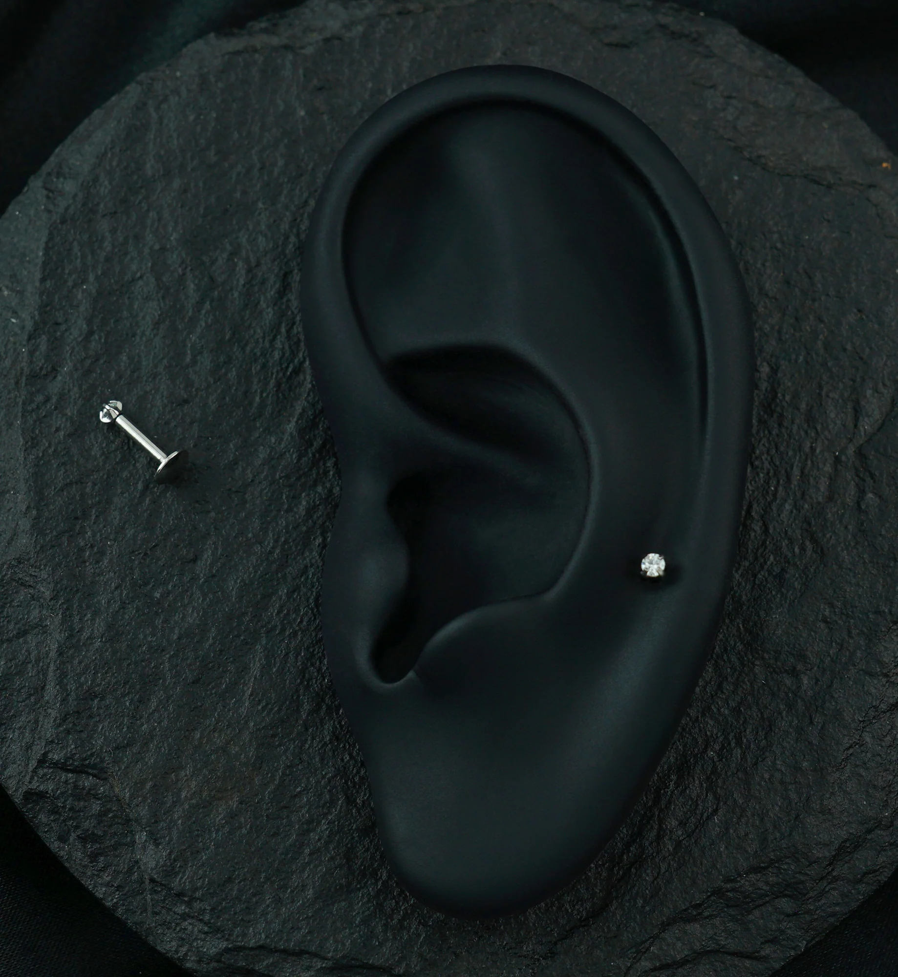 Clear CZ Prong Internally Threaded Labret - Image 4