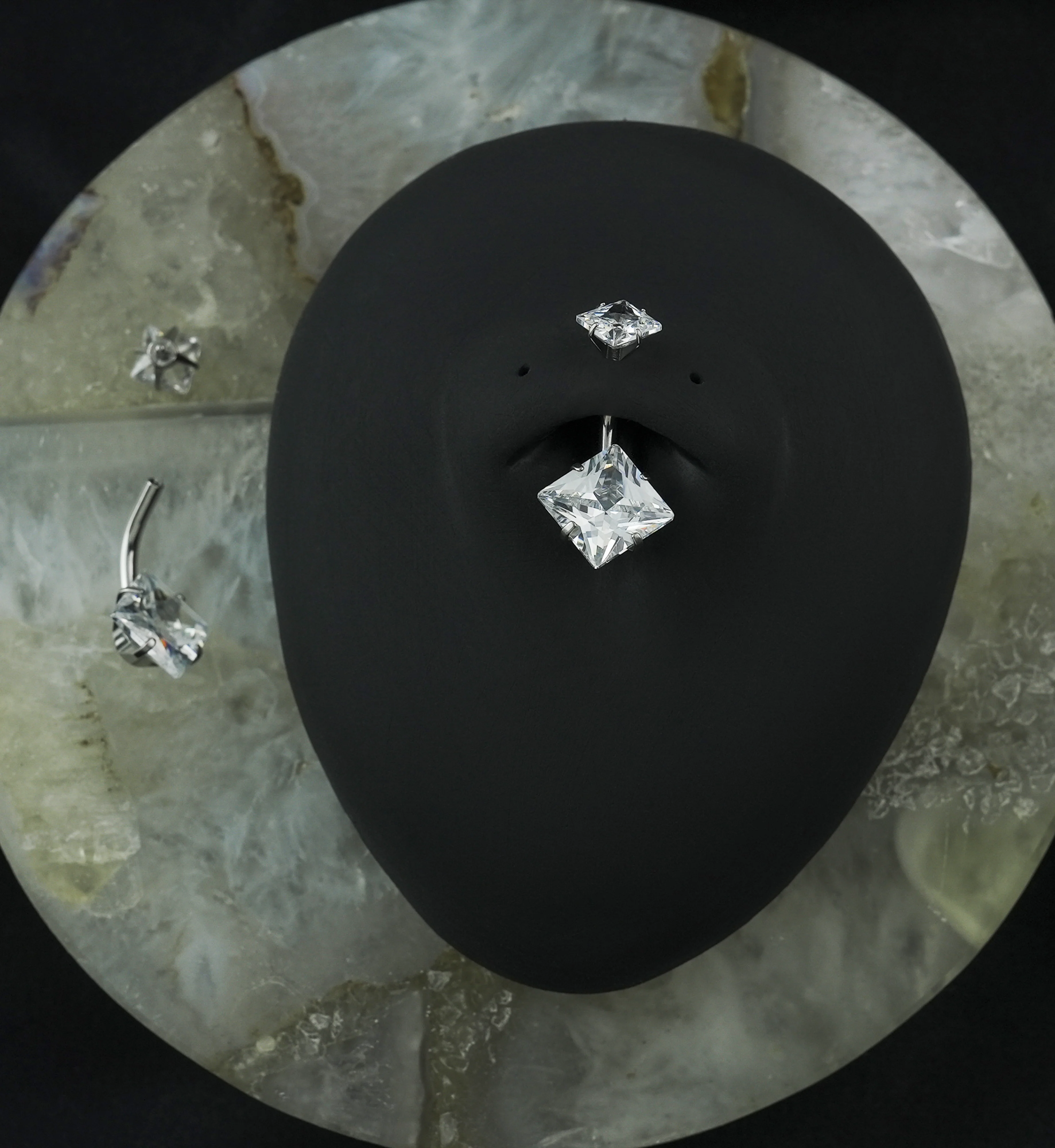 Clear CZ Square Internally Threaded Belly Button Ring - Image 2