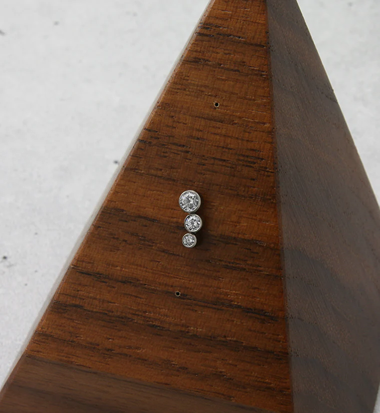 Crescendo CZ Threadless Titanium Top - Image 2