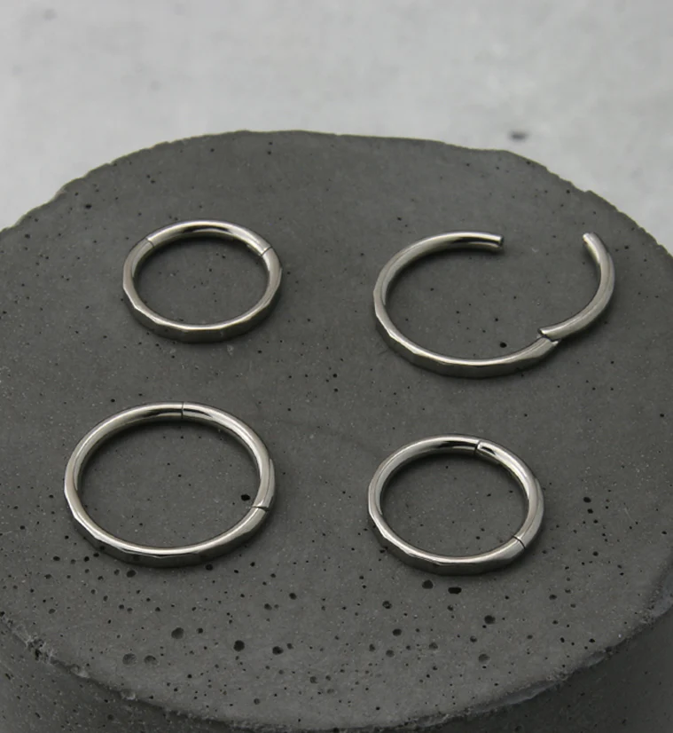 Crinkle Titanium Hinged Segment Ring - Image 2