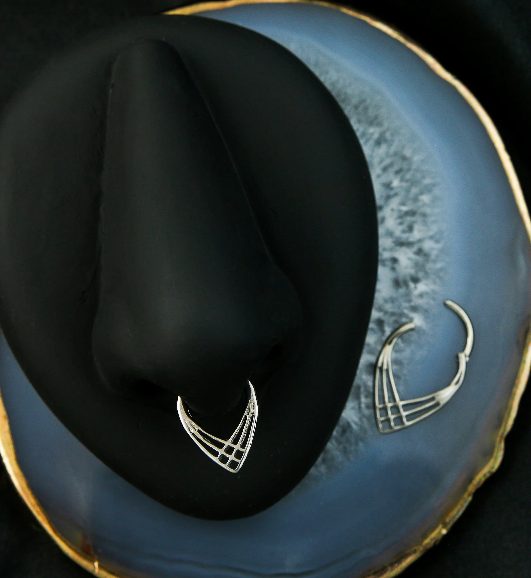 Criss Cross Teardrop Titanium Segment Ring - Image 2