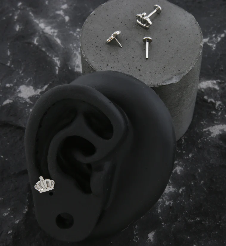 Crown Threadless Titanium Labret - Image 2