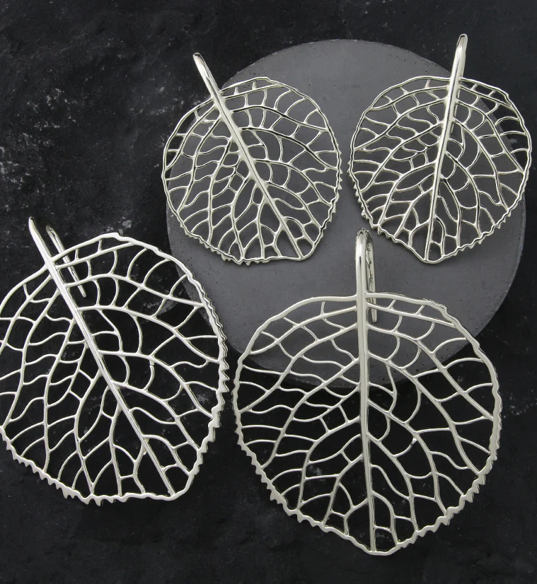 Crystal Anthurium Leaf White Brass Hangers - Image 2