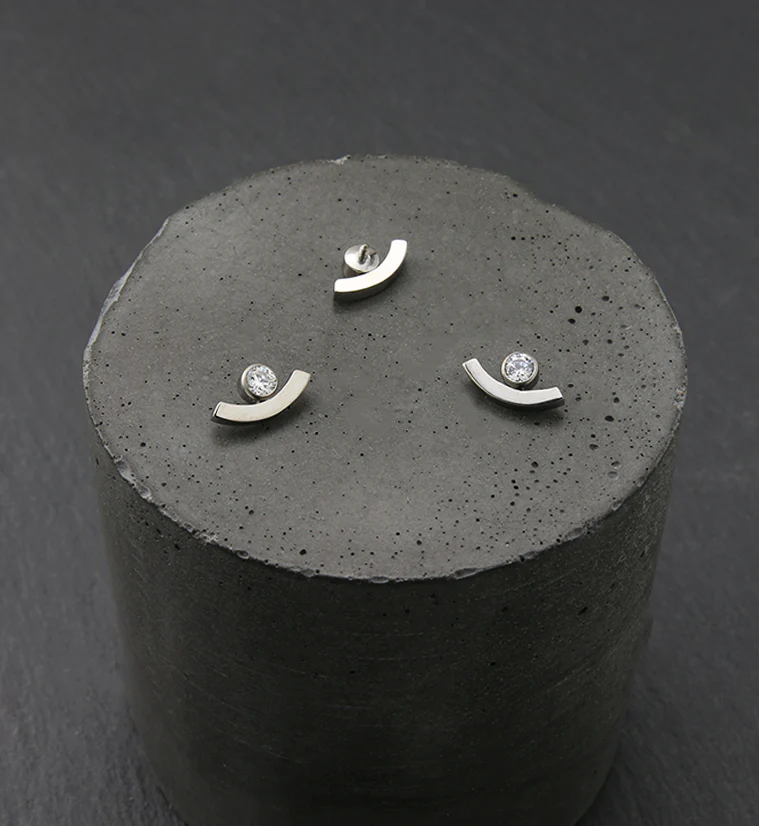 Curve Bezel CZ Internally Threaded Titanium Top - Image 2