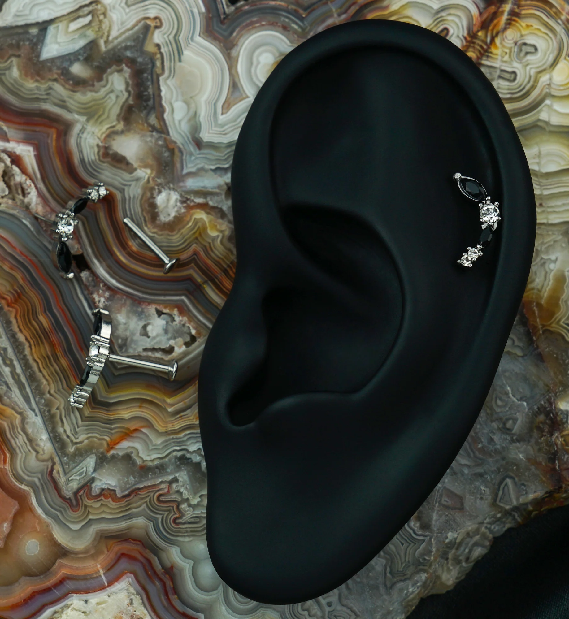 Curve Marquise Black And Clear CZ Threadless Titanium Labret - Image 2