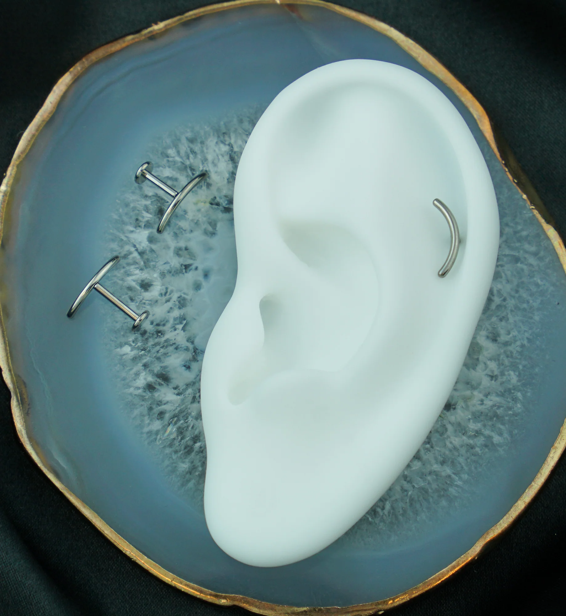 Curved Bar Titanium Internally Threaded Labret - Image 2