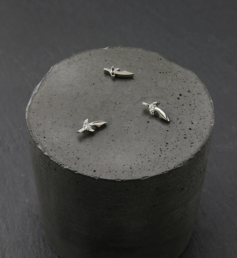 Dagger Clear CZ Internally Threaded Titanium Top - Image 2