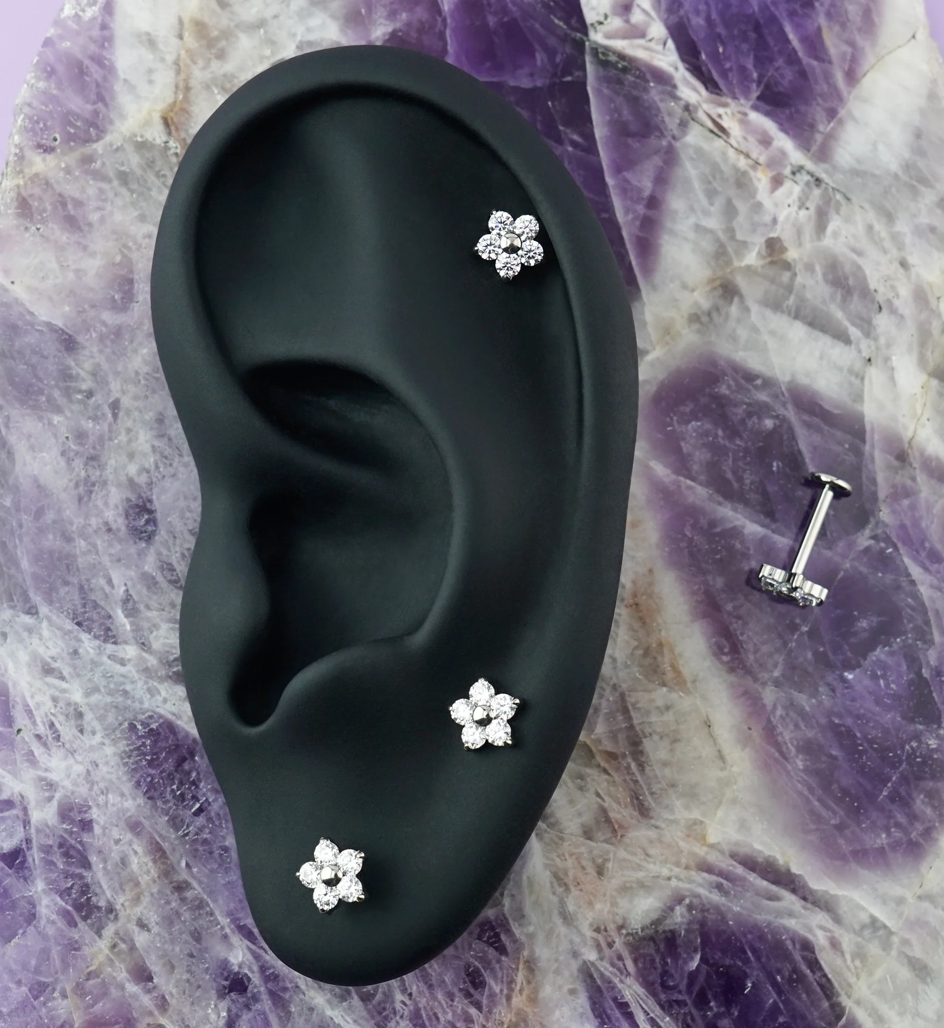 Daisy CZ Titanium Internally Threaded Labret - Image 2