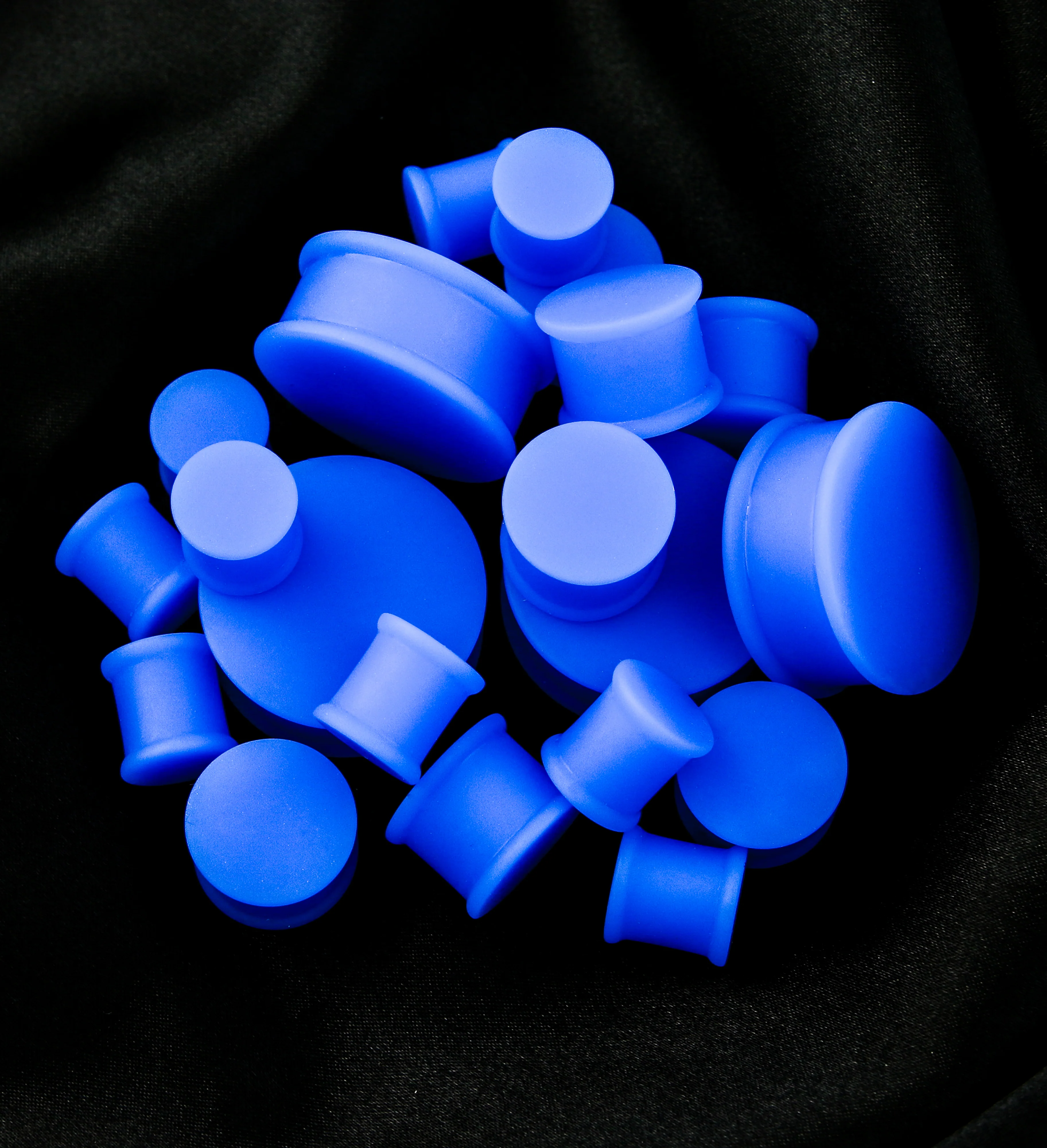 Double Flare Matte Blue Silicone Plugs - Image 2
