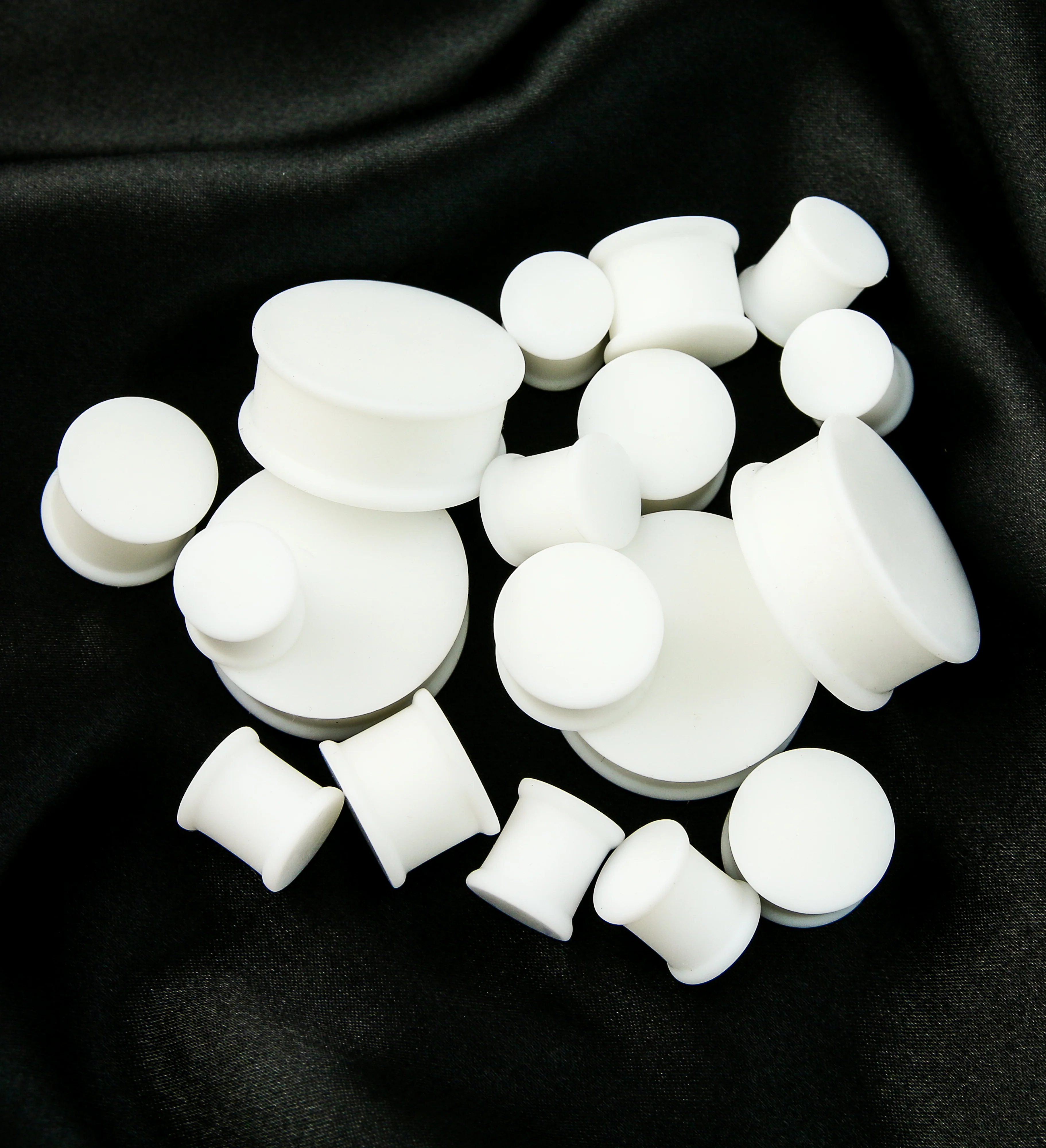Double Flare Matte White Silicone Plugs - Image 2