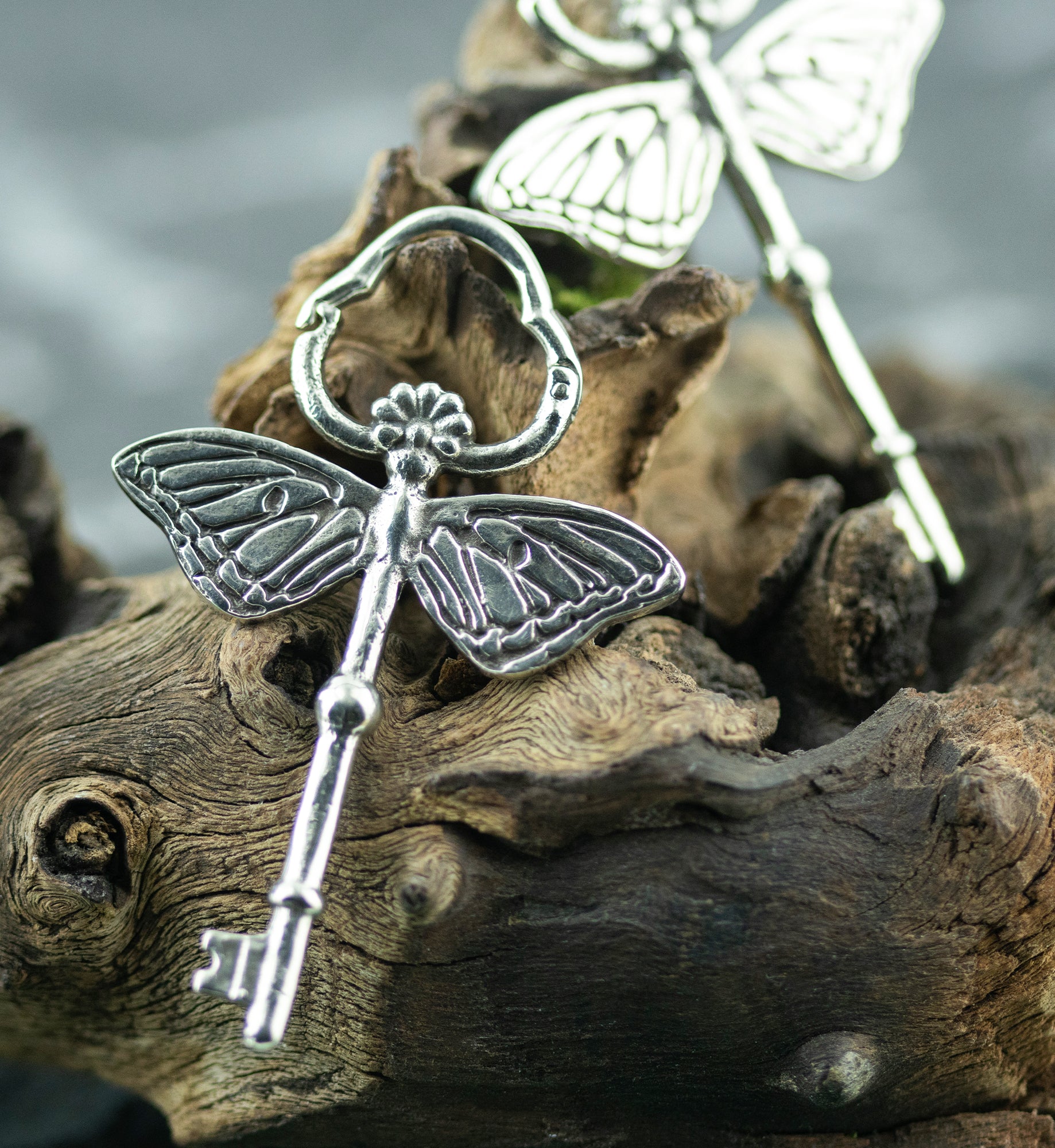 Dragonfly Key White Brass Hinged Ear Weights - Image 2