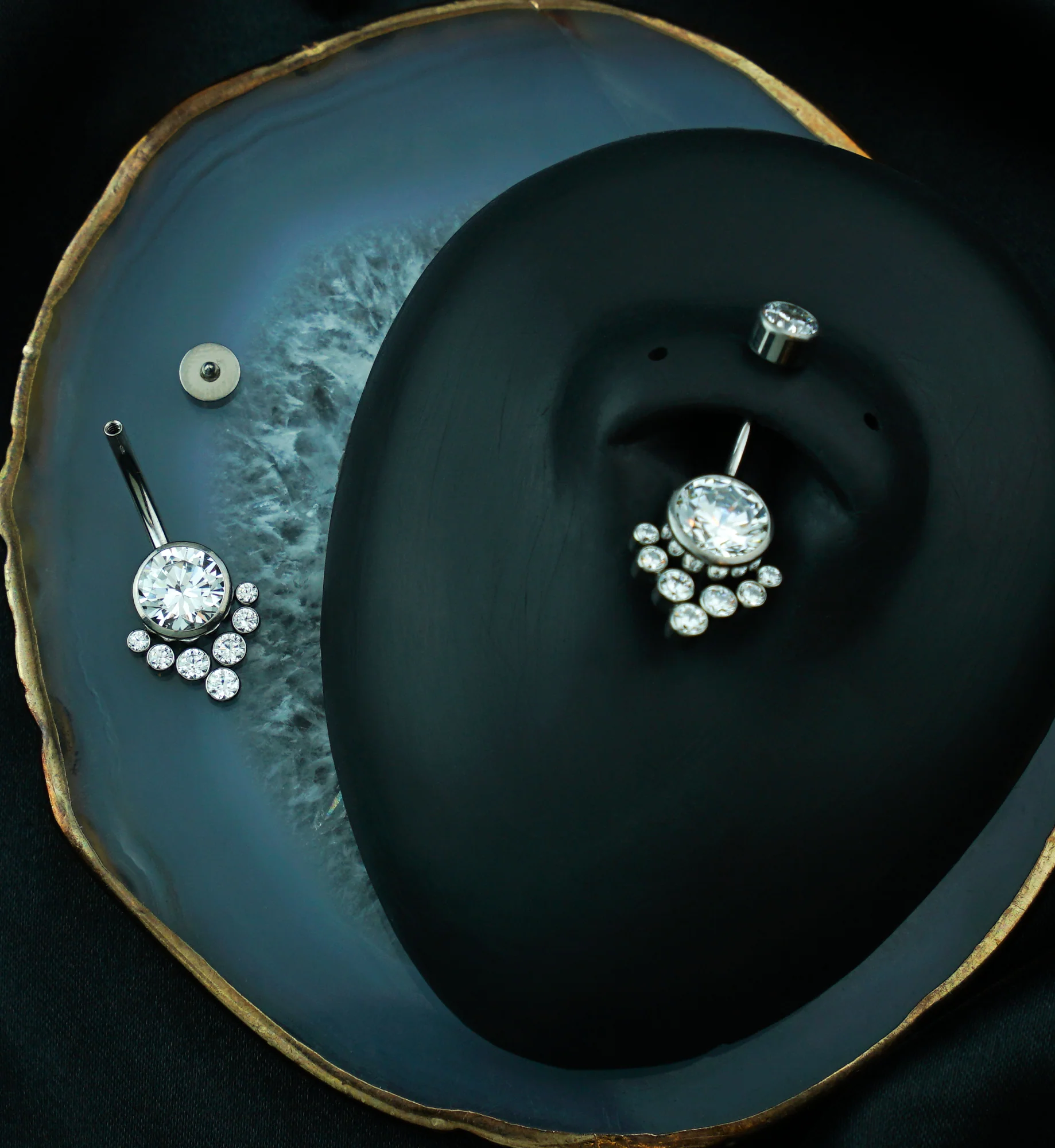 Drop Cluster Clear CZ Titanium Internally Threaded Belly Button Ring - Image 2