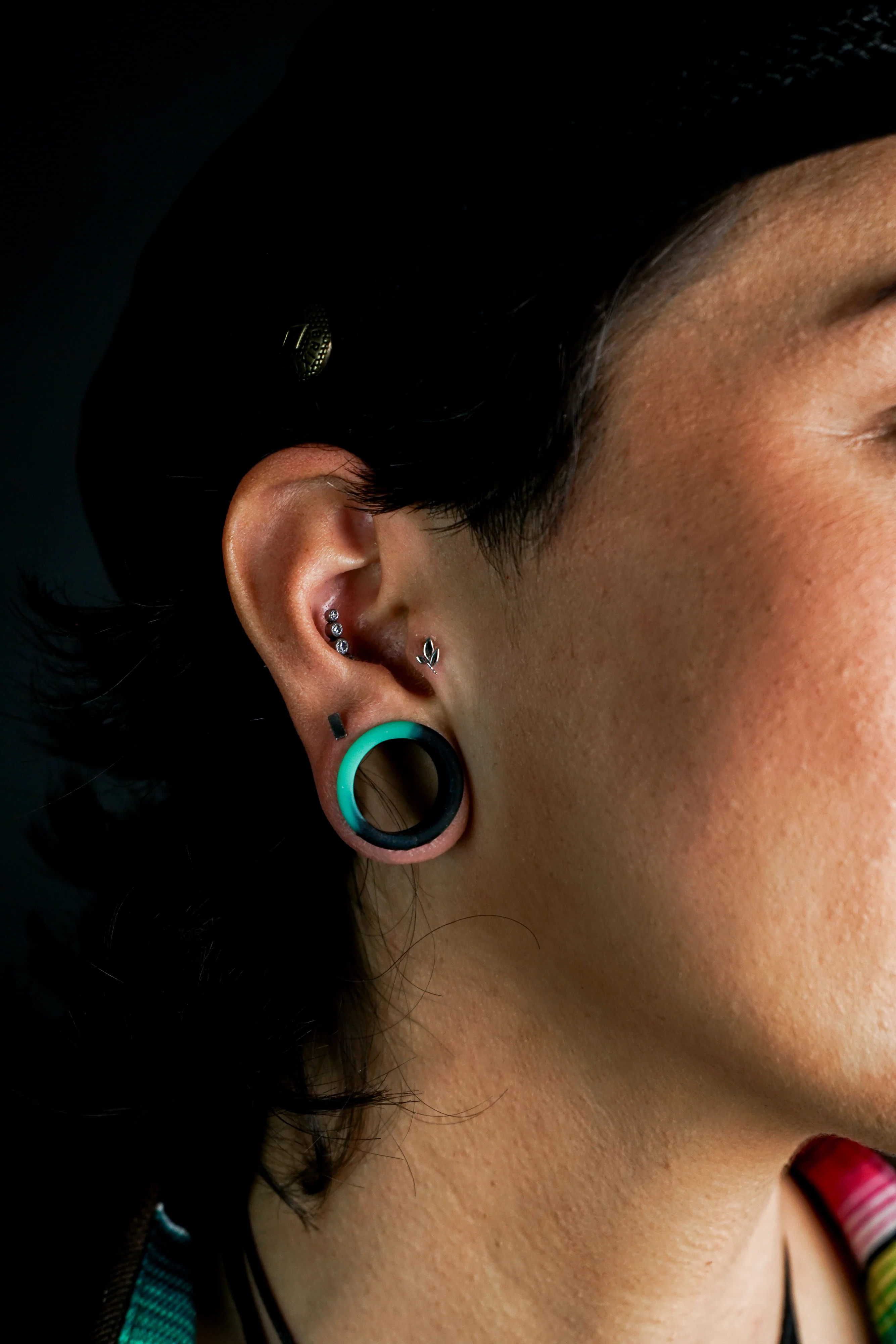 Emerald And Black Double Flare Silicone Tunnel Plugs - Image 6