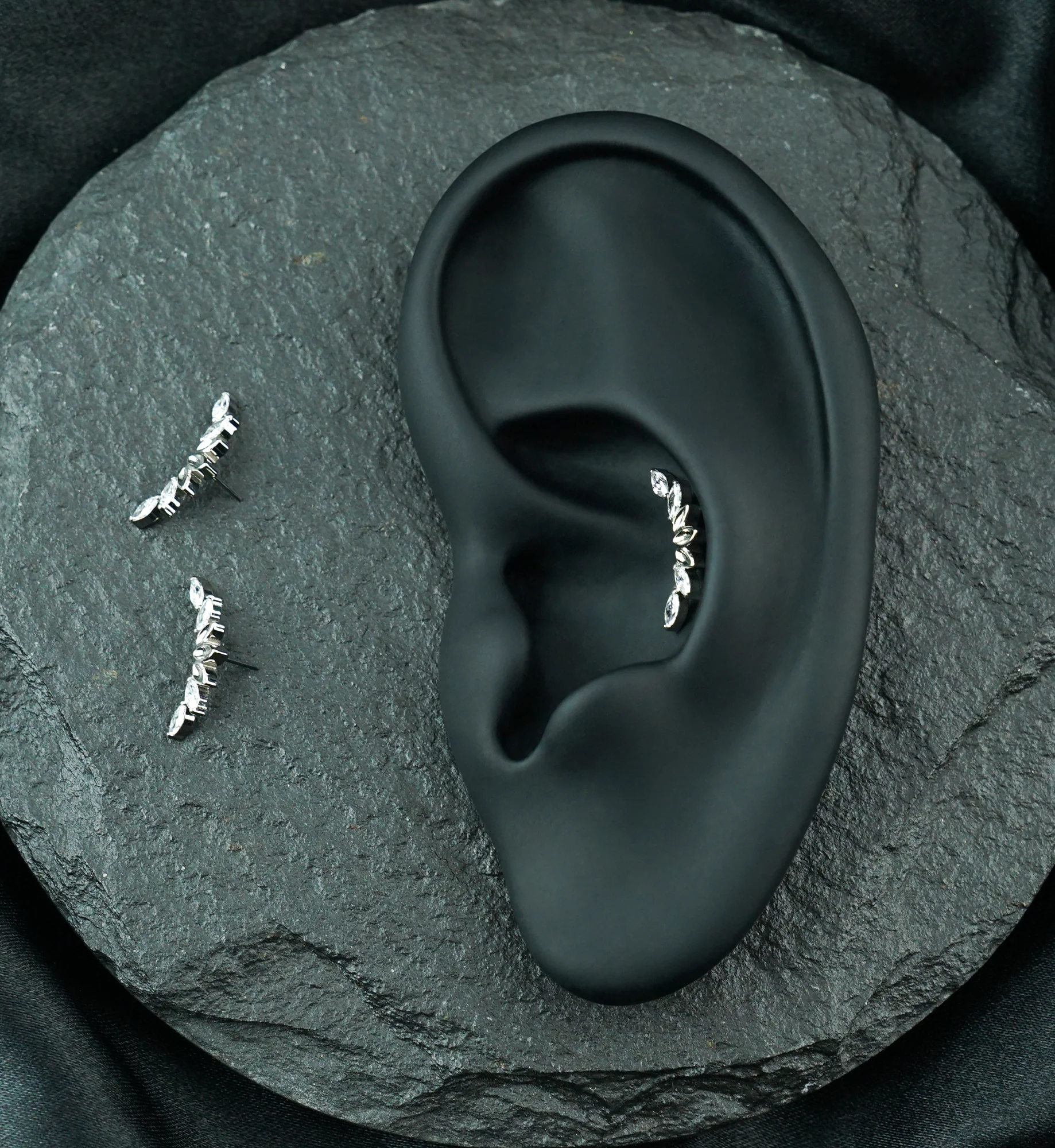Empress Arch Clear CZ Titanium Threadless Top - Image 2