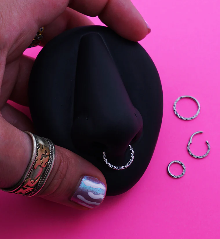 Faceted Front Stainless Steel Hinged Segment Ring - Image 3