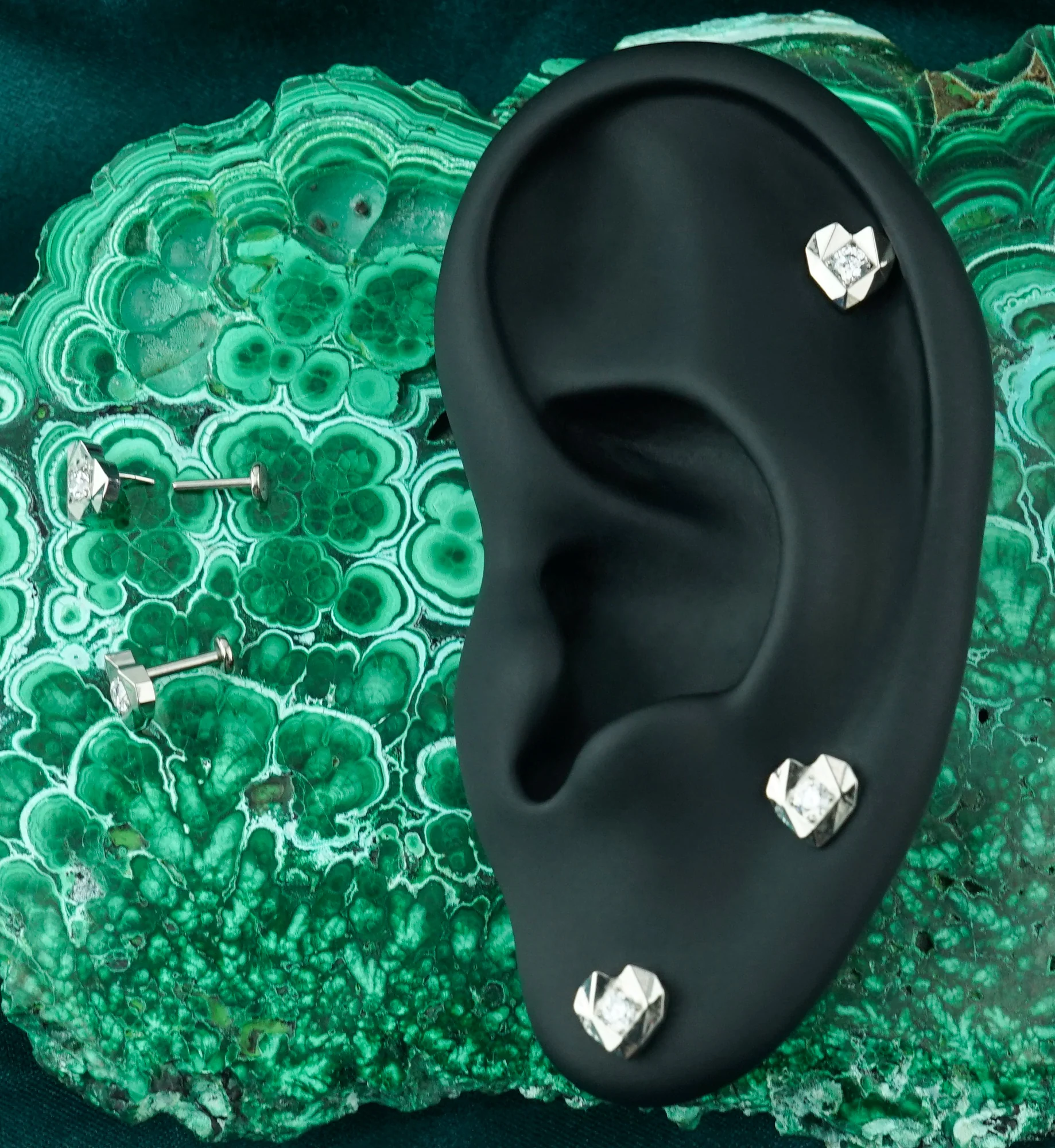Faceted Heart Clear CZ Titanium Threadless Labret - Image 2