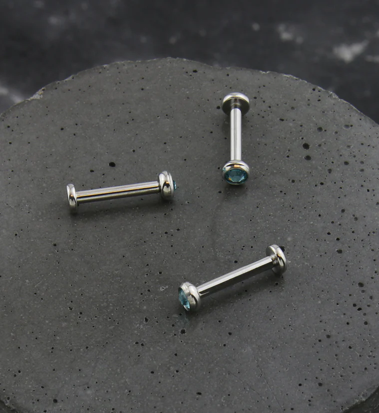 Flat Bezel Aqua CZ Internally Threaded Titanium Labret - Image 2