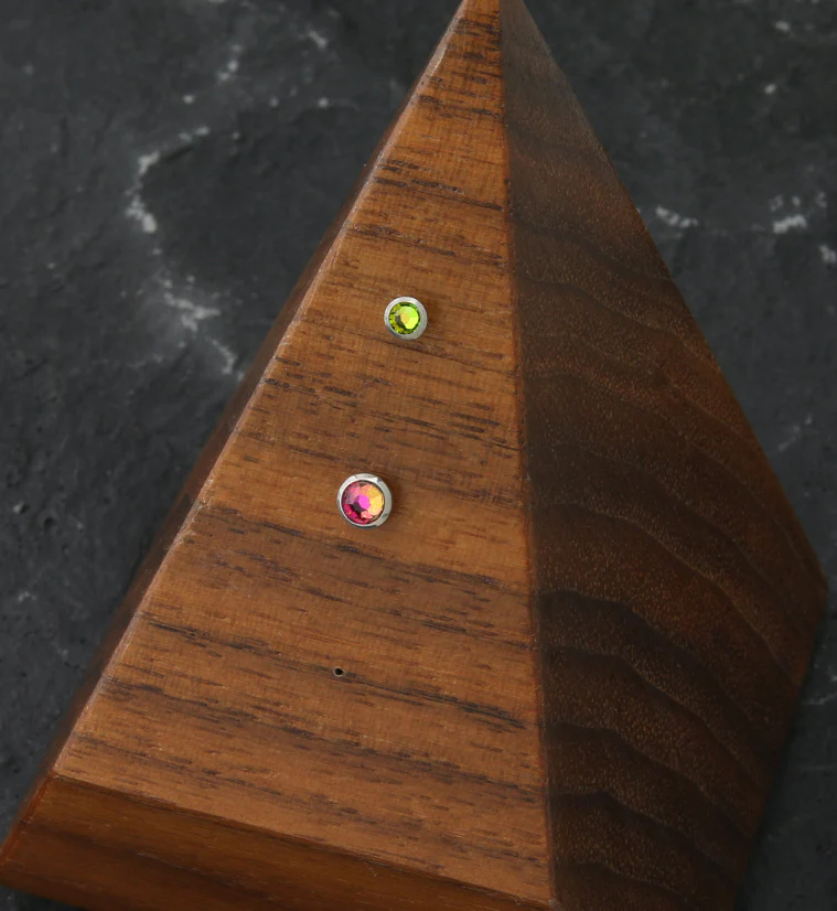 Flat Bezel Black Aurora CZ Threadless Titanium Top - Image 2