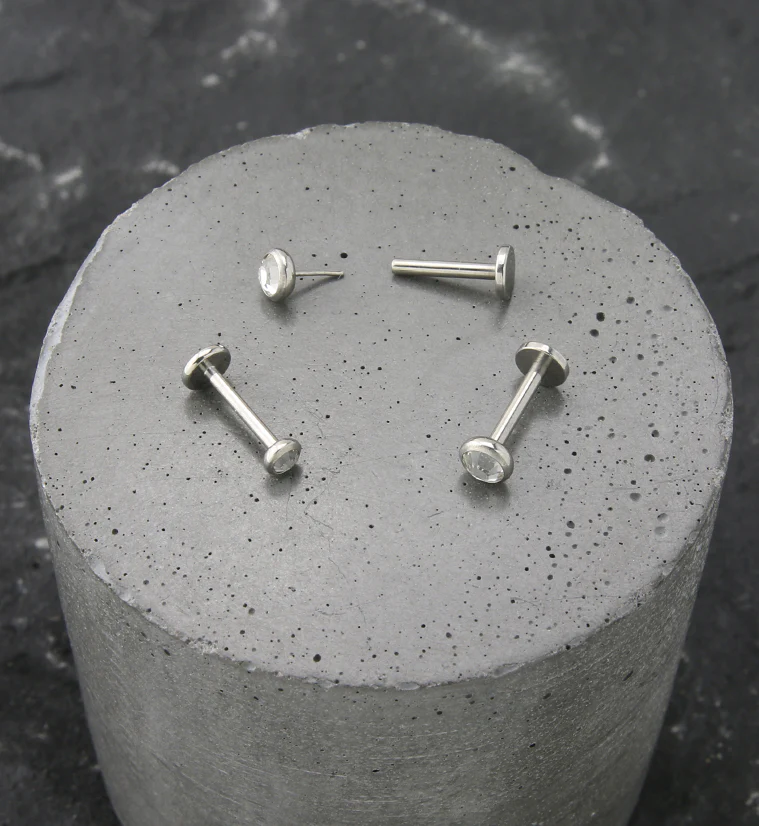 Flat Clear CZ Titanium Threadless Labret - Image 2