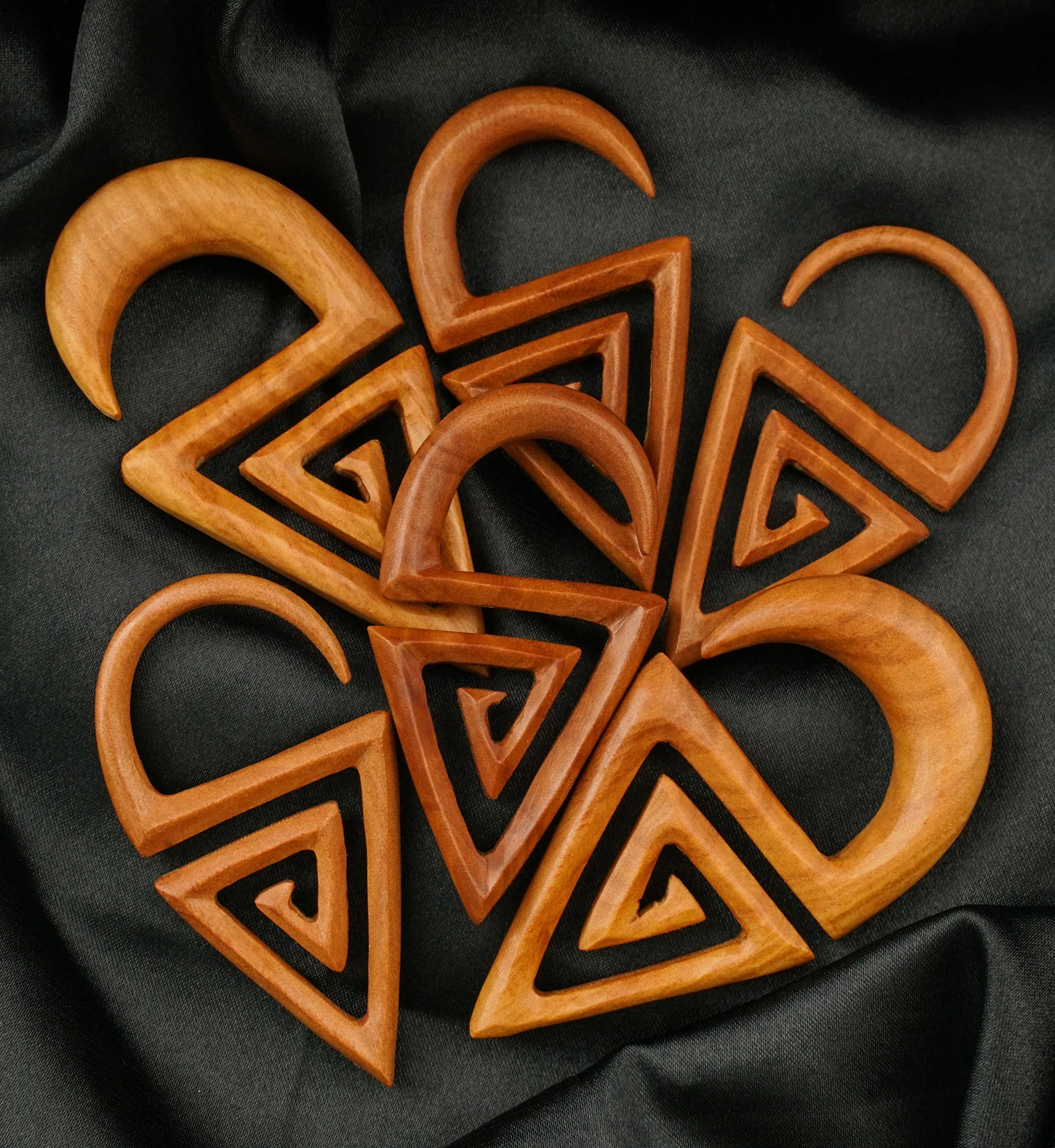Fling Wooden Spiral Hangers - Image 4