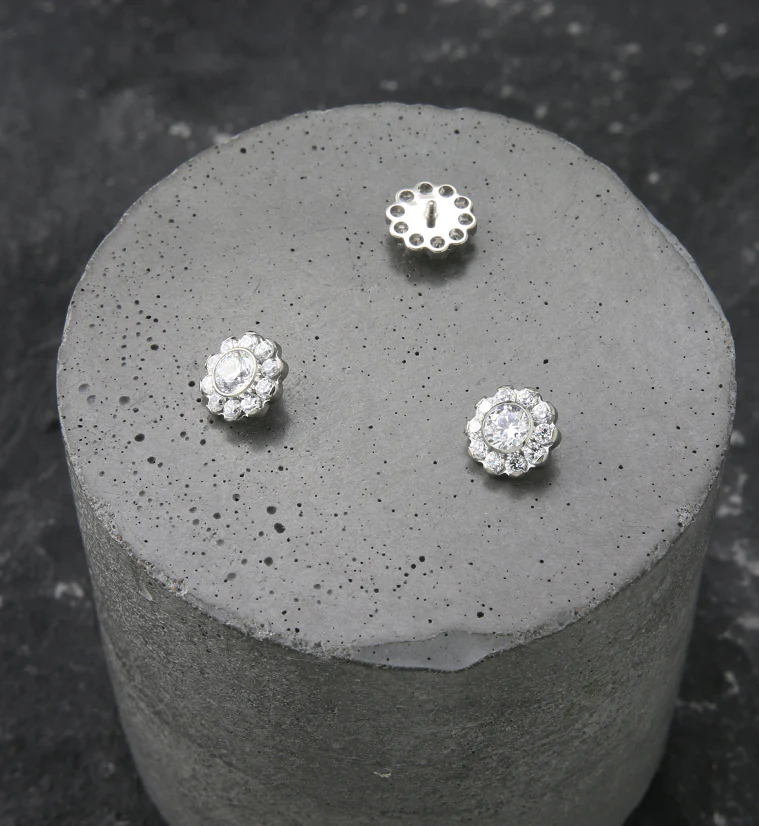 Flower Circlet Clear CZ Internally Threaded Titanium Top - Image 2