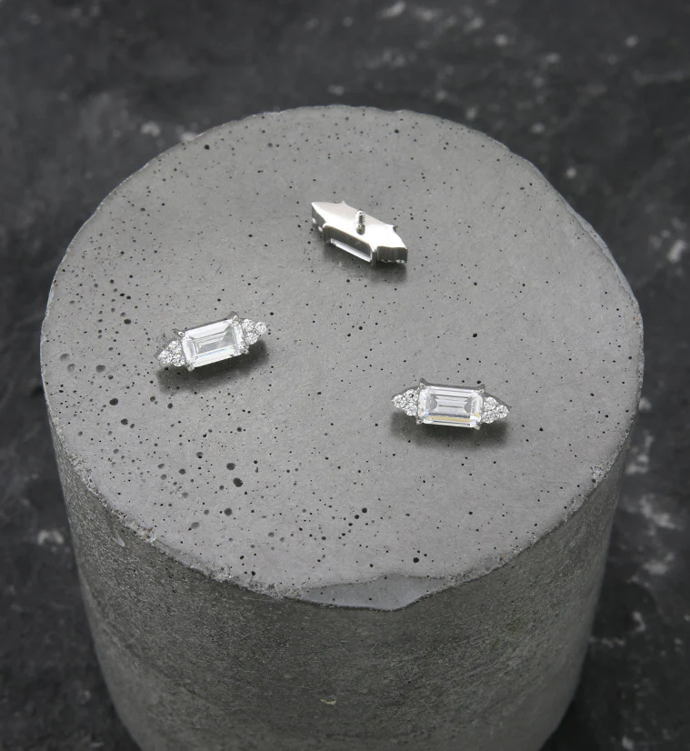 Frozen Baguette Clear CZ Internally Threaded Titanium Top - Image 2