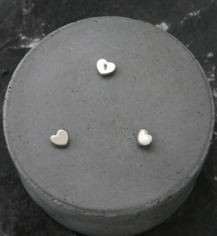 Full Heart Titanium Internally Threaded Top - Image 2