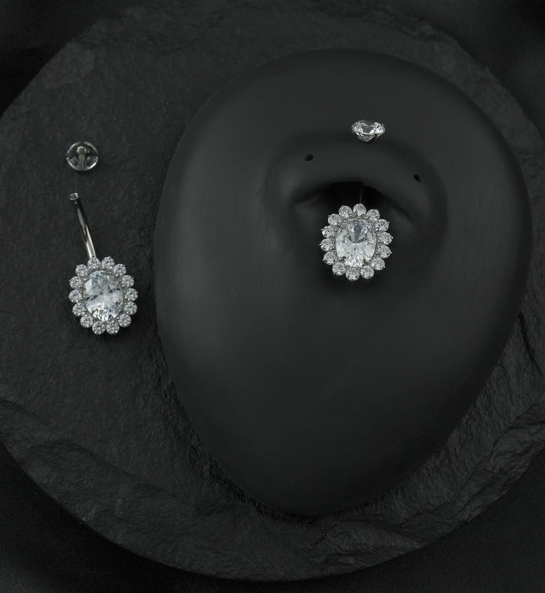 Gild Oval Clear CZ Titanium Internally Threaded Belly Button Ring - Image 2