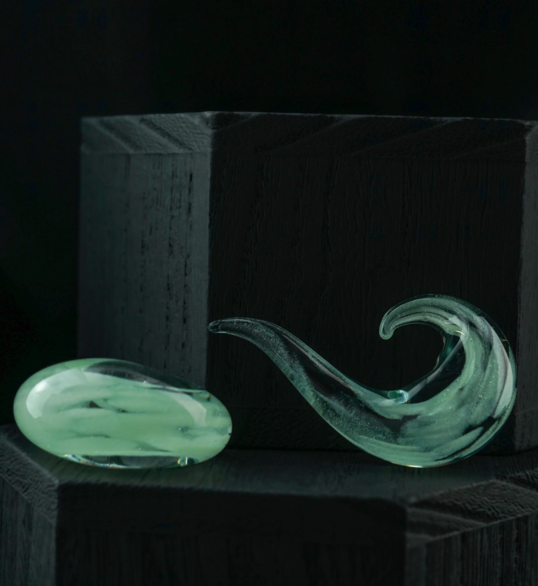 Glow In The Dark Blue Glass Hook Plugs - Image 2
