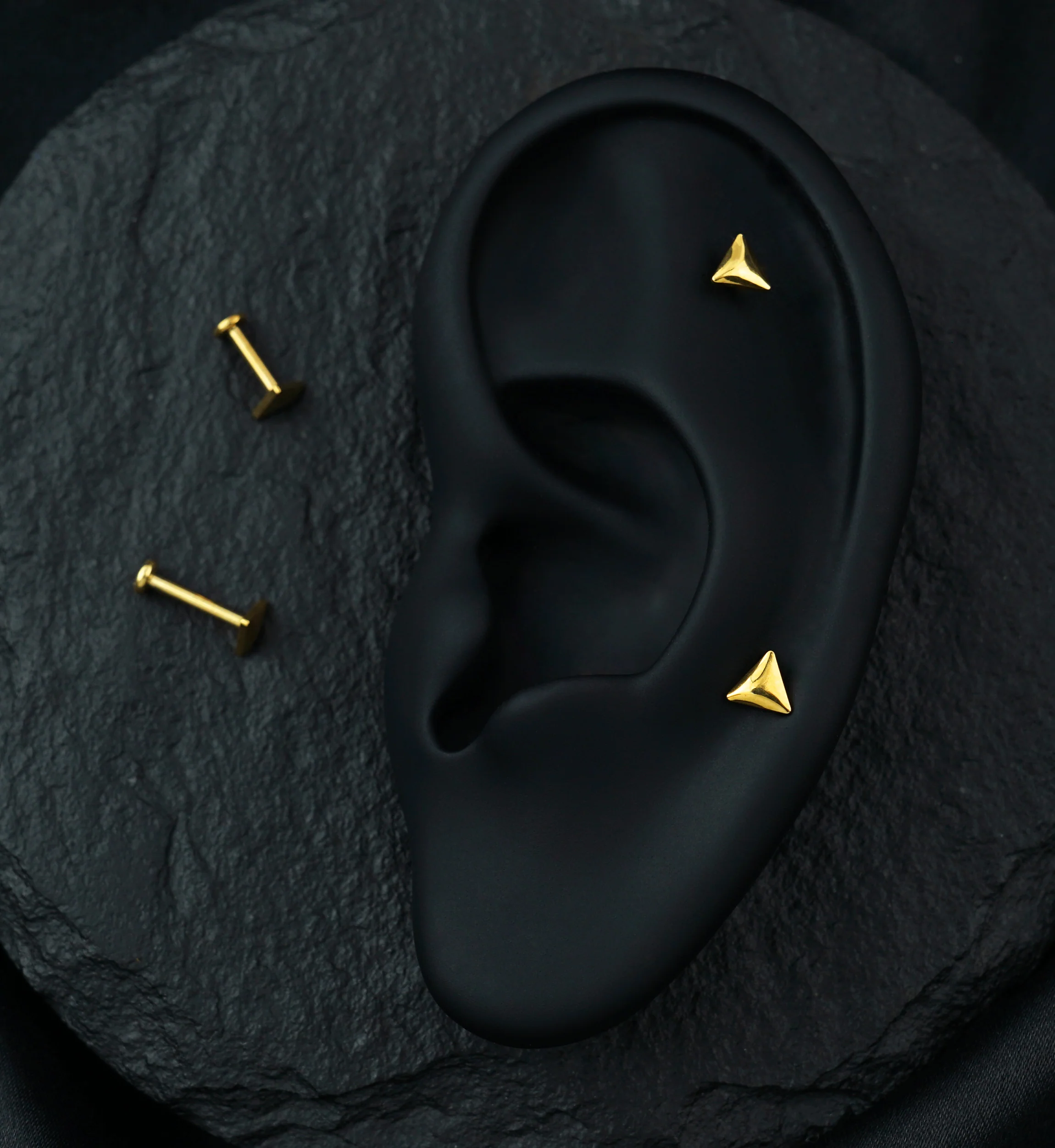 Gold PVD Compact Triangle Internally Threaded Titanium Flat Disk Labret - Image 2