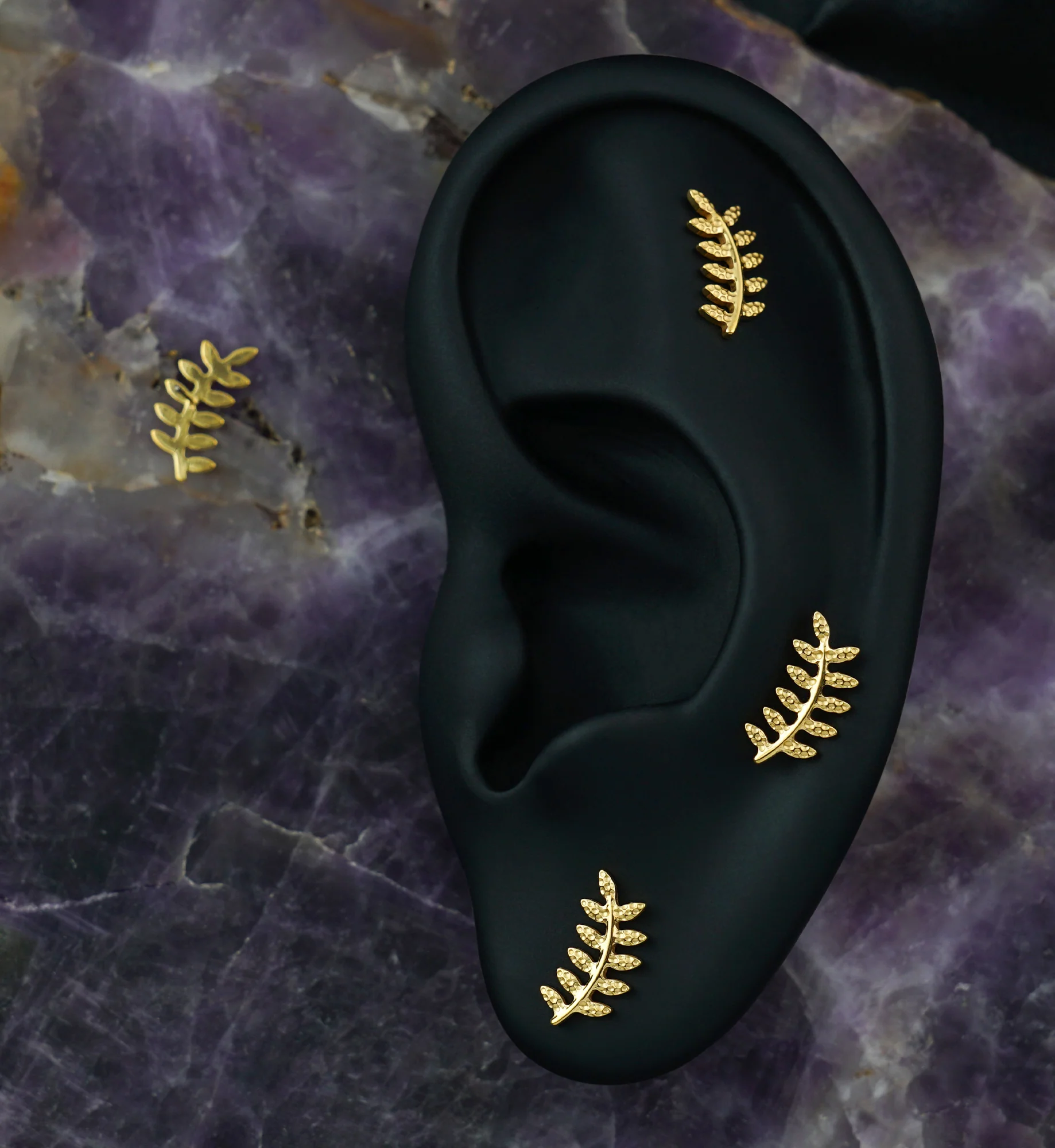 Gold PVD Fern Leaf Titanium Threadless Top - Image 2