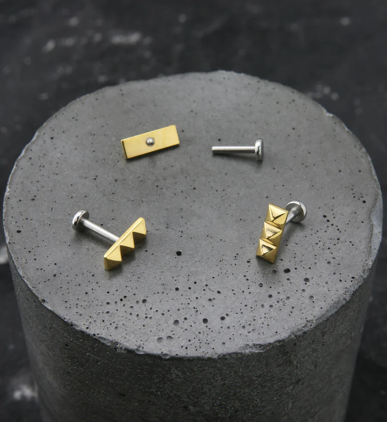 Gold PVD Polyhedra Row Stainless Steel Internally Threaded Labret - Image 2