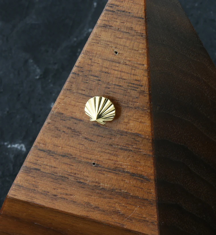 Gold PVD Seashell Threadless Titanium Top - Image 2