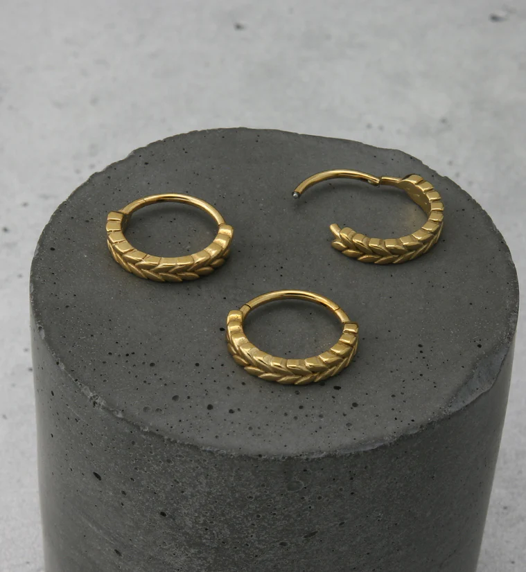 Gold PVD Side Facing Laurel Hinged Segment Ring - Image 2