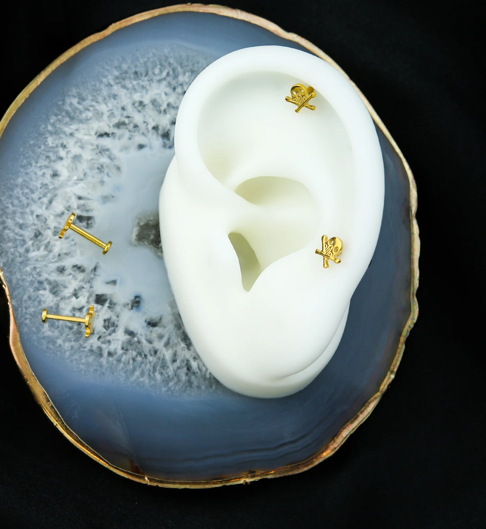 Gold PVD Skull And Crossbones Titanium Threadless Labret - Image 2