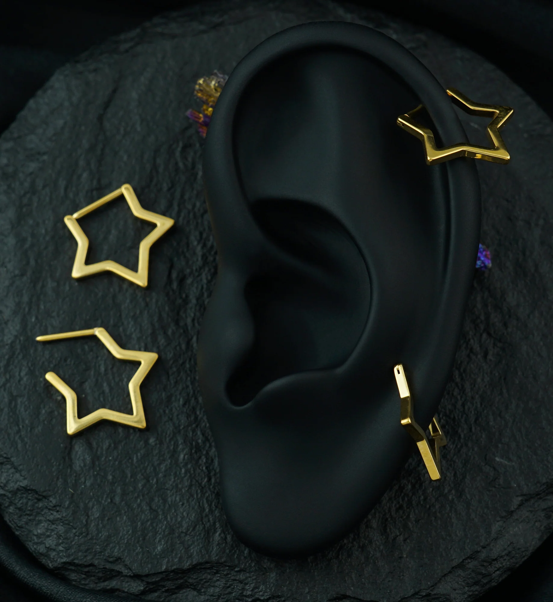 Gold PVD Star Outline Straight Bar Titanium Hinged Segment Ring - Image 3