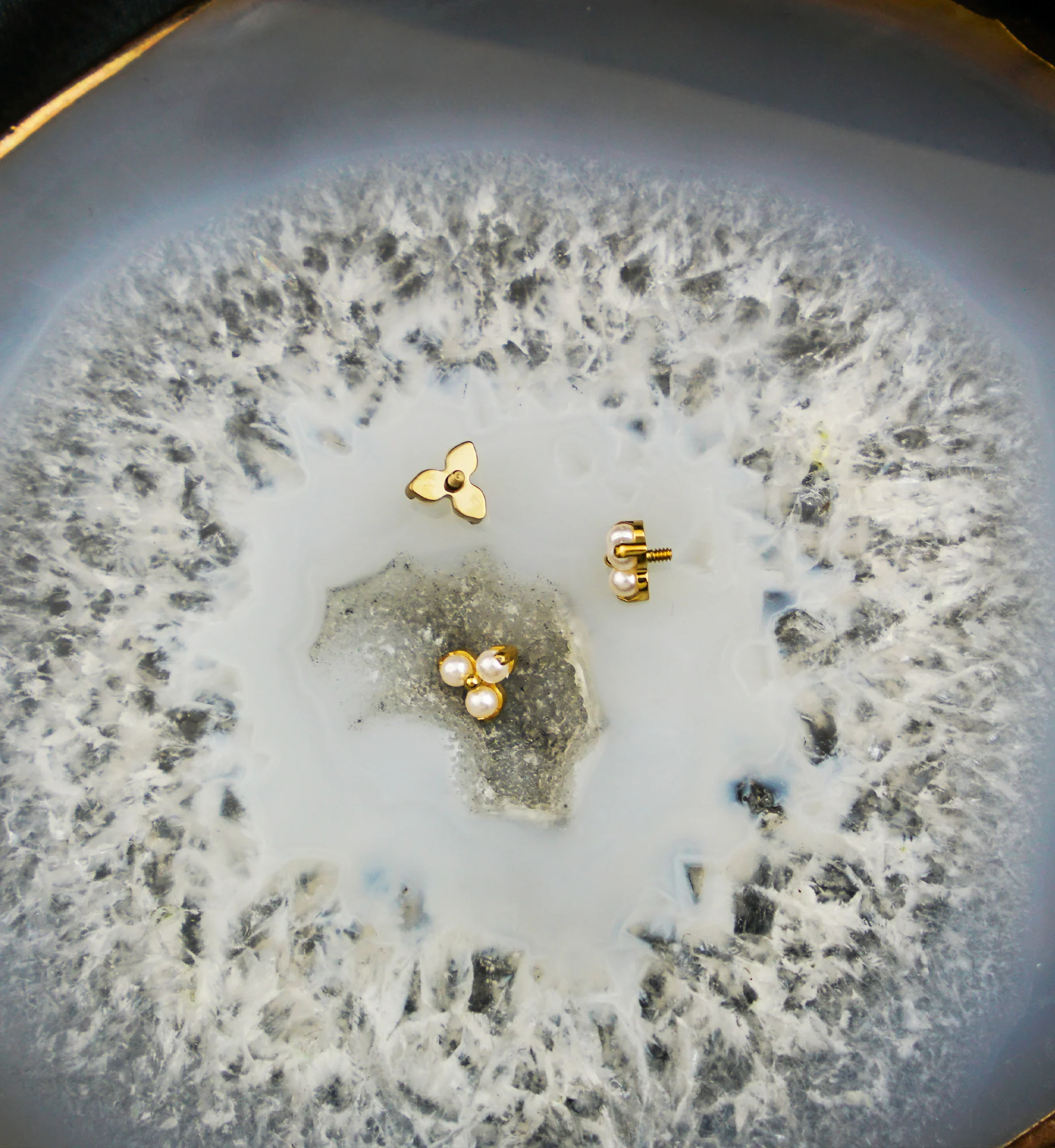 Gold PVD Trinity Pearl Internally Threaded Titanium Top - Image 2
