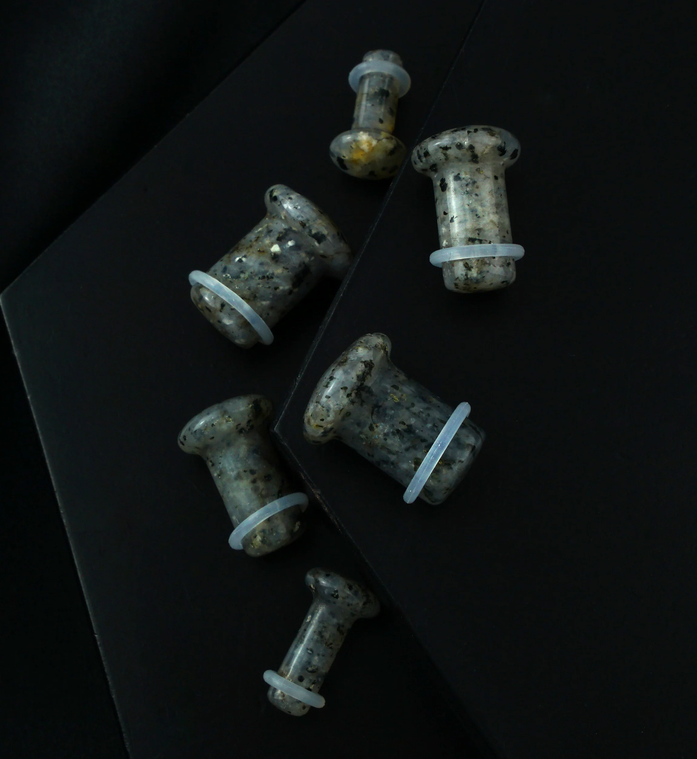 Grass Quartz Stone Plugs - Single Flare - Image 2
