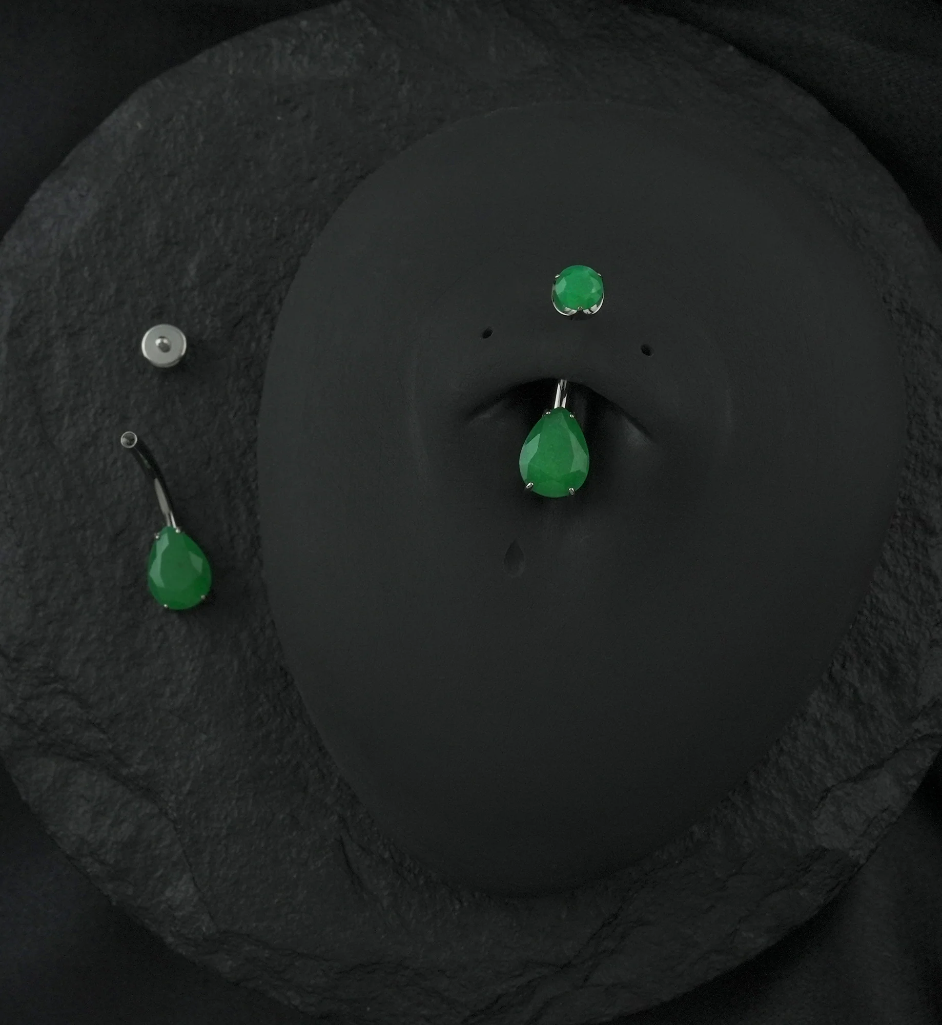 Green Onyx Stone Teardrop Internally Threaded Titanium Belly Button Ring - Image 2