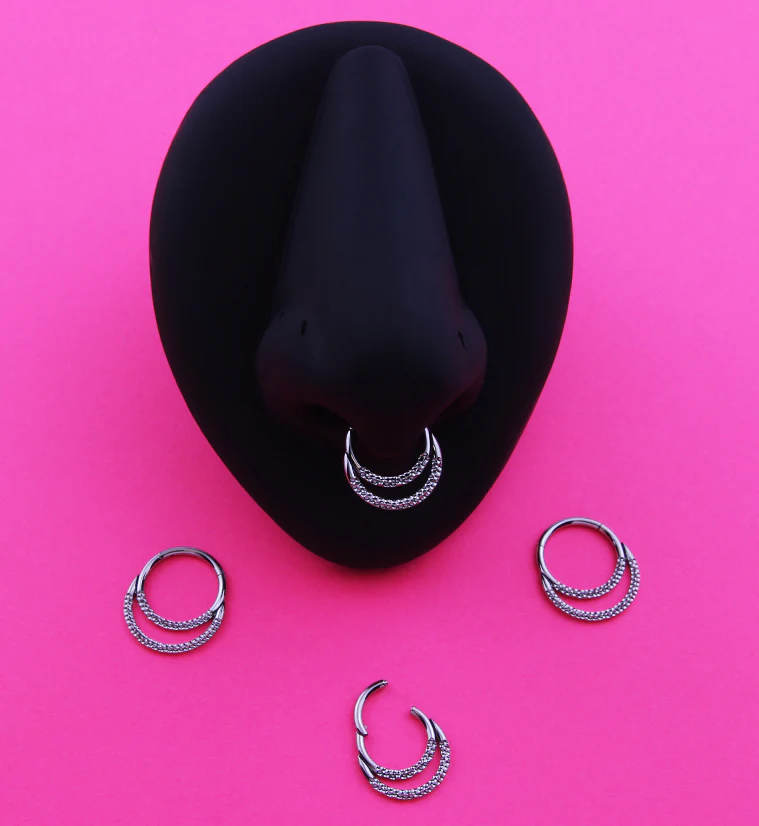 Hammered Double Hoop Titanium Hinged Segment Ring - Image 4