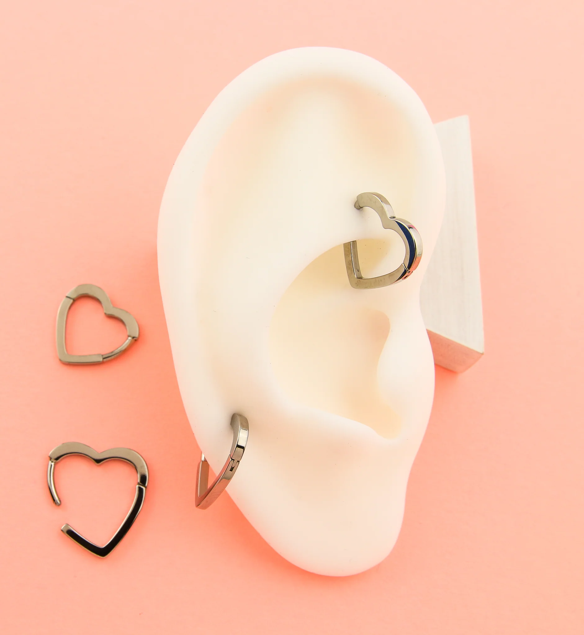 Heart Frame Titanium Hinged Segment Ring - Image 2