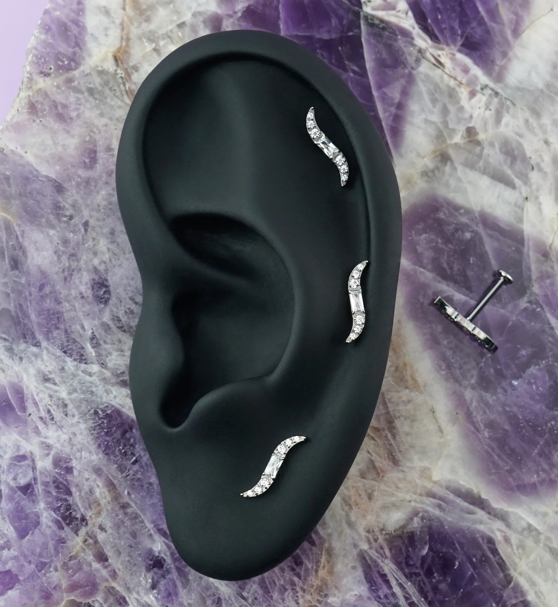 Integral CZ Titanium Internally Threaded Labret - Image 2