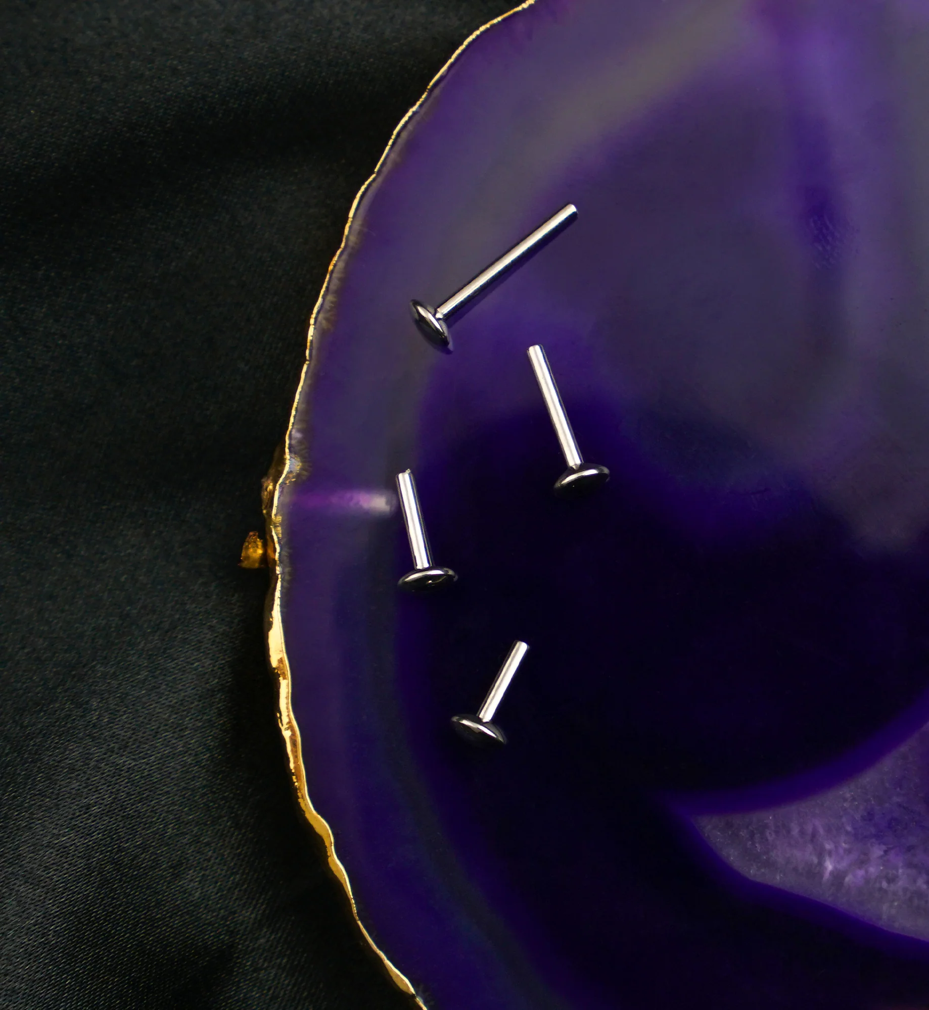 Internally Threaded Titanium Convex Back Labret (Post Only) - Image 2
