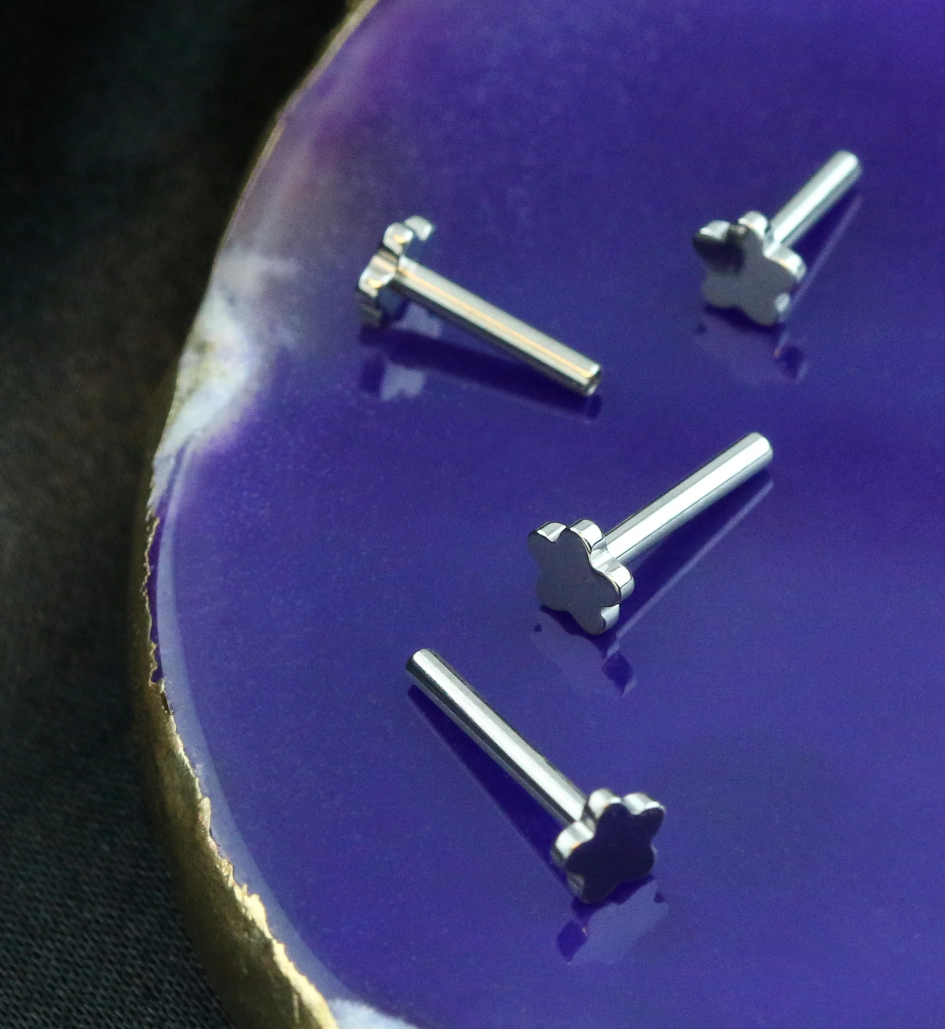 Internally Threaded Titanium Flower Back Labret (Post Only) - Image 2