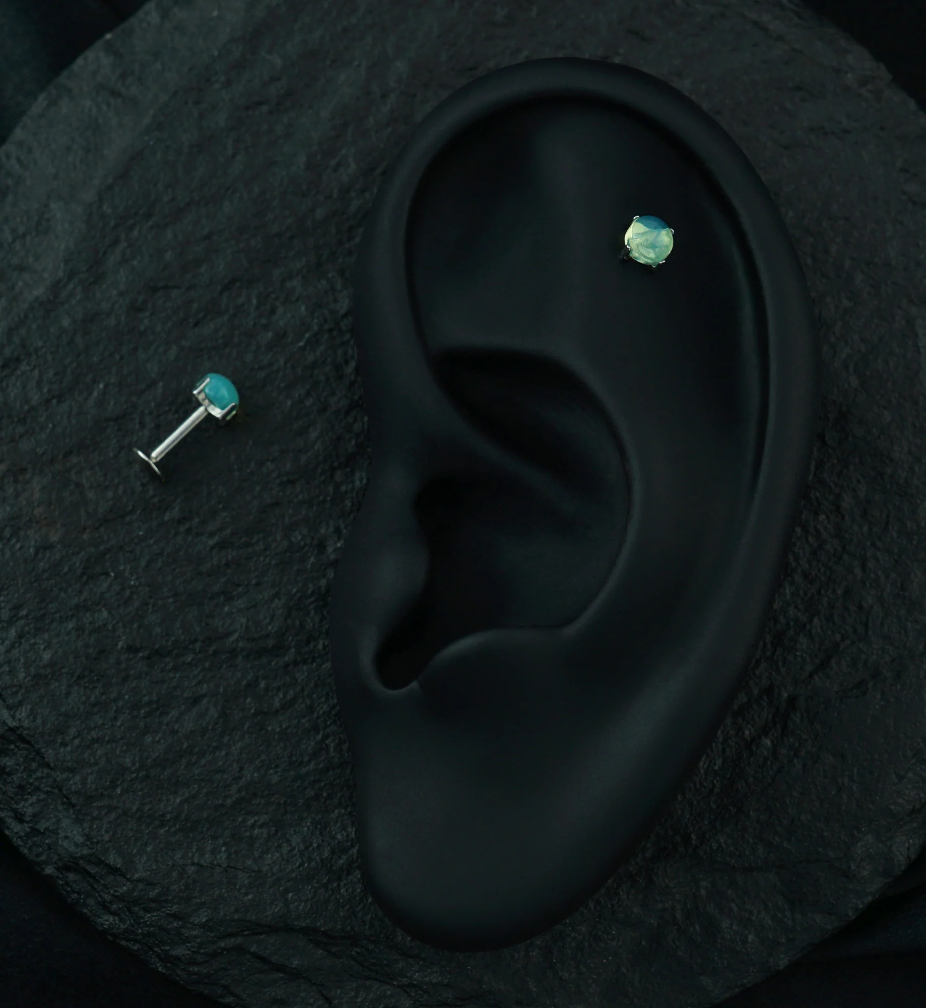 Jade Prong Top Internally Threaded Labret - Image 2