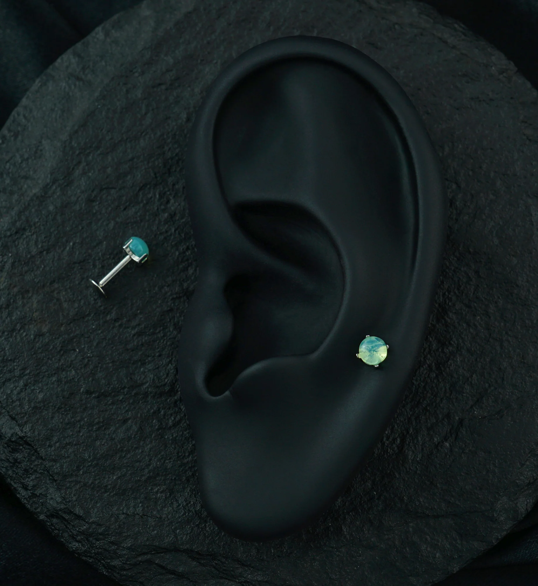 Jade Prong Top Internally Threaded Labret - Image 3