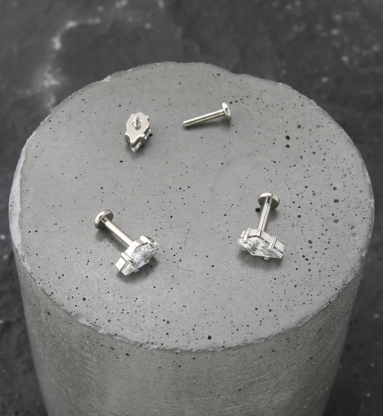 Kite Clear CZ Titanium Internally Threaded Labret - Image 2
