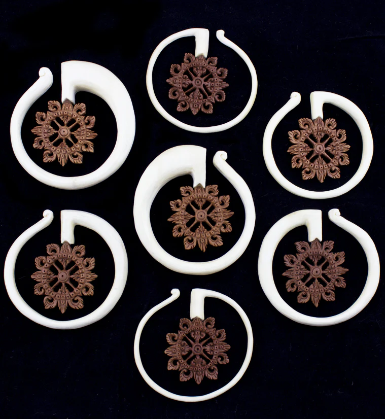 Lineal Flare Double Wood Hangers - Image 4
