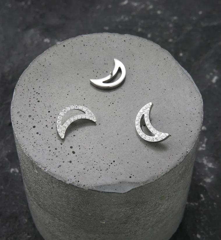 Lined Half Moon Clear CZ Internally Threaded Titanium Top - Image 2